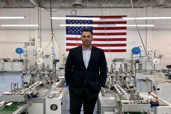 Hecho en el sur de Florida: 2 compañías locales están ayudando a llenar la escasez de PPE y toallitas desinfectantes